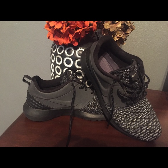 Nike running/casual sneaker - Picture 2 of 3
